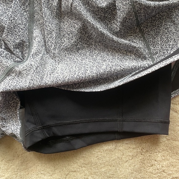 Lululemon NWOT 2.5” Inseam. Spandex lined shorts - Picture 2 of 6